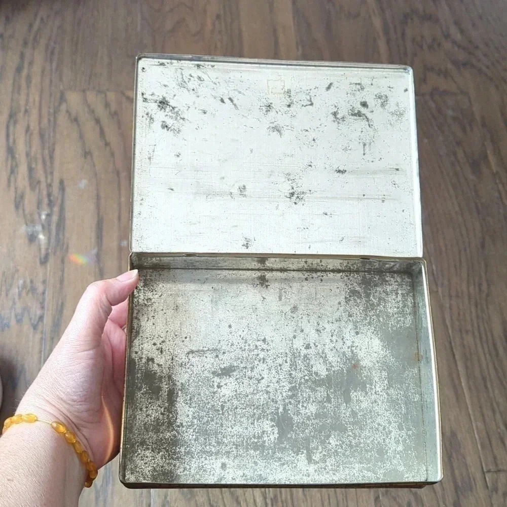 Vintage Craven's Toffee Tin - Picture 6 of 7